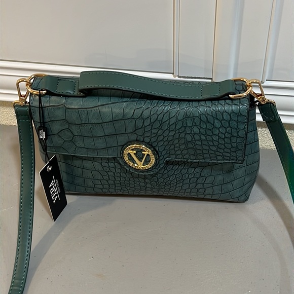 Vera New York Shoulder Bag - Picture 3 of 14